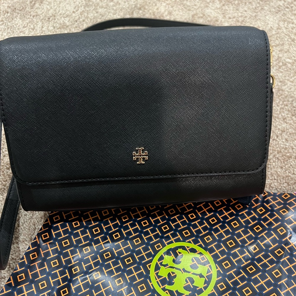 Tory Burch Black crossbody bag brand new, only worn couple times.